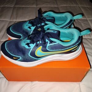 Nike Boys (GS) 6Y Sneakers in Blue and Teal with Yellow Accents
